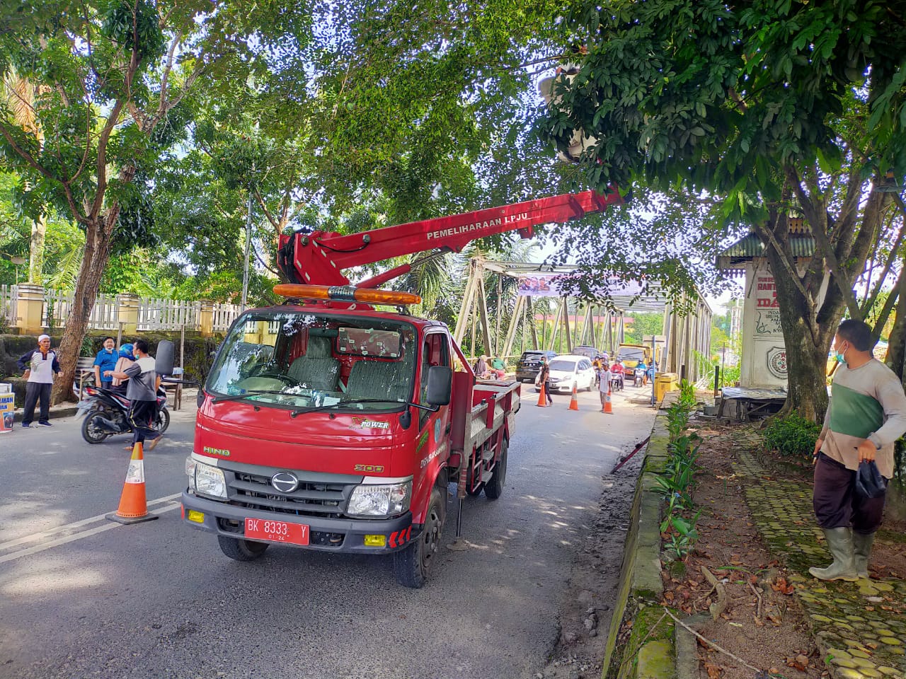 Kegiatan Penebangan Pohon di Kota Rantauprapat (Jl. WR. Supratman – Jl. Ahmad Yani)